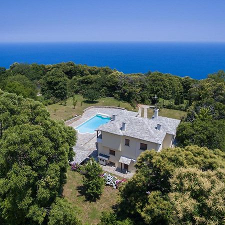 Luxury Villa With Pool In Цагарада Екстериор снимка
