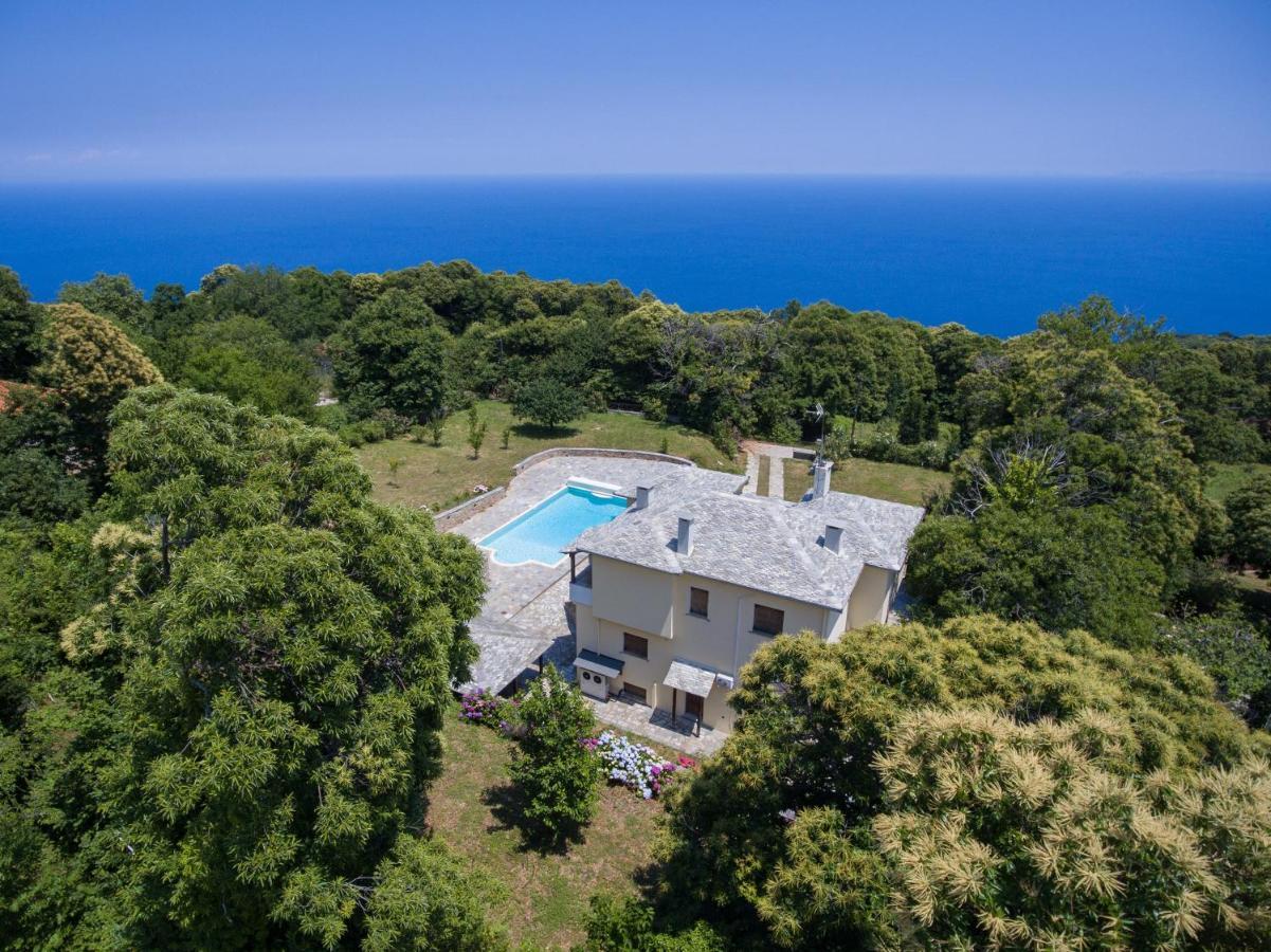 Luxury Villa With Pool In Цагарада Екстериор снимка