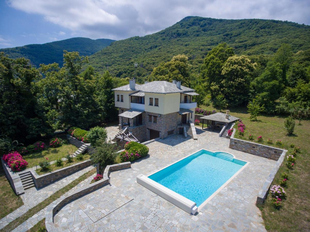 Luxury Villa With Pool In Цагарада Екстериор снимка