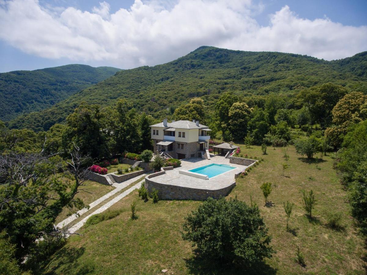 Luxury Villa With Pool In Цагарада Екстериор снимка