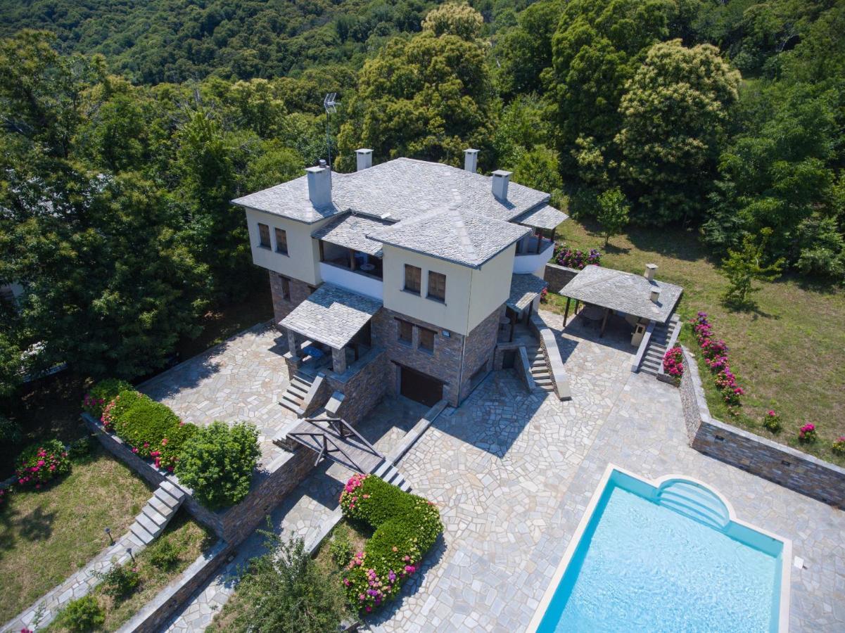 Luxury Villa With Pool In Цагарада Екстериор снимка